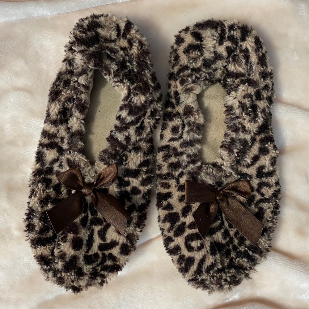 🐆 Cheetah leopard print slippers cozy home socks footwear